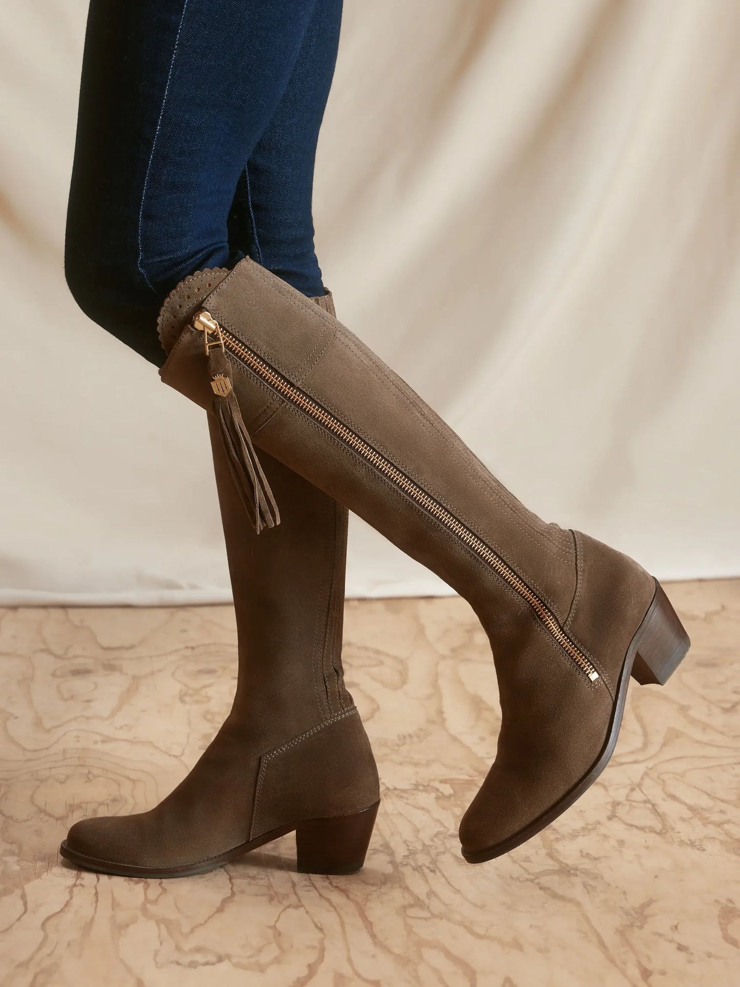 Heeled Regina - Fog Suede