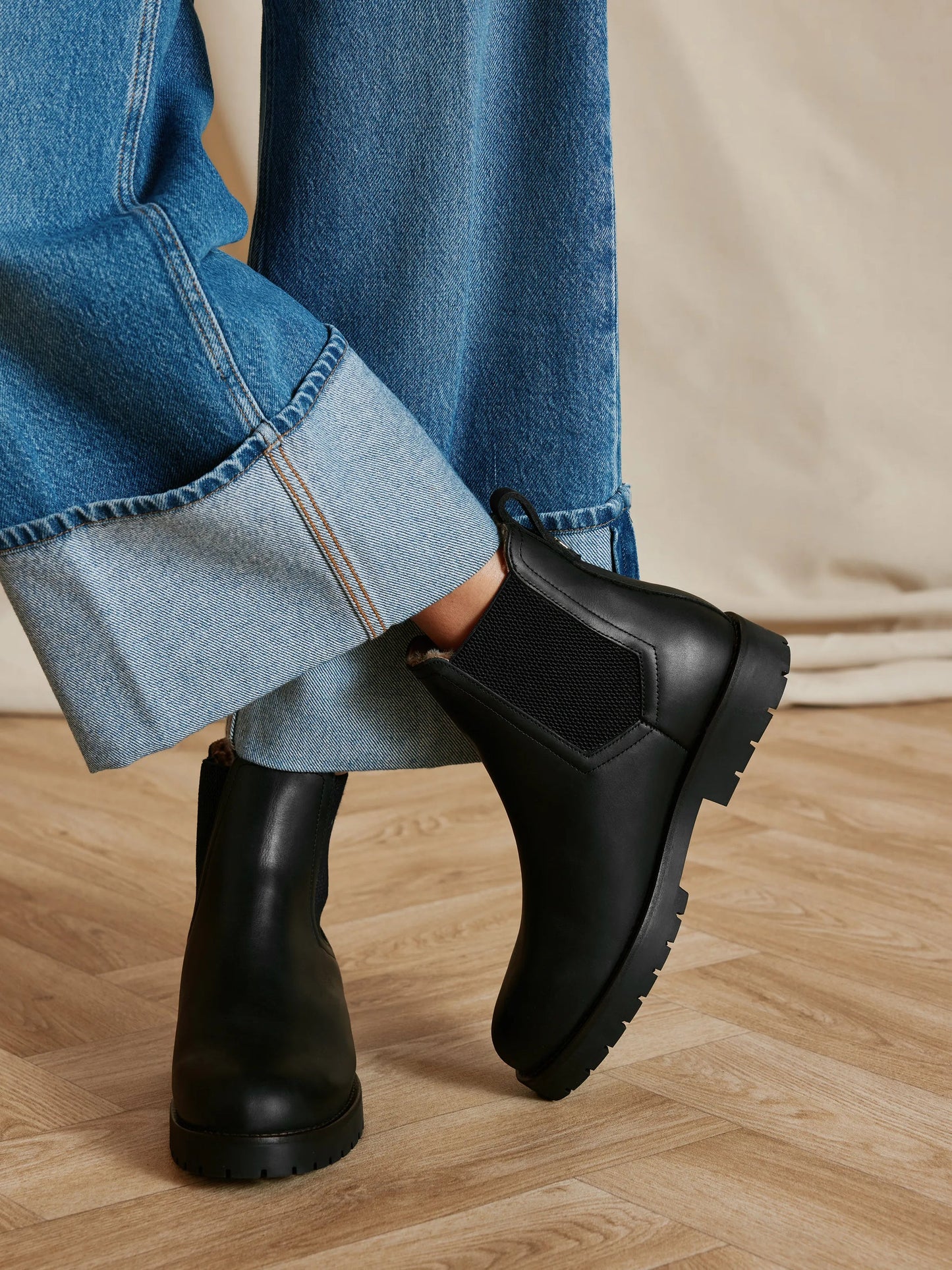 Sheepskin Boudica - Black Leather